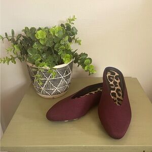 New Never Worn Rothy’s Almond Demi Mule in Maroon Size 7